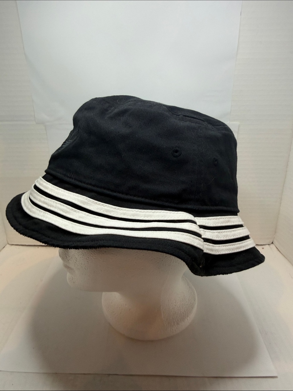 Adidas reversible suede bucket hat s/m